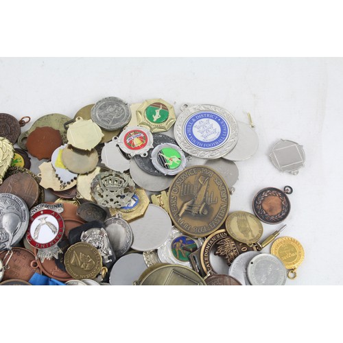 469 - 100 x Vintage Brass / Silver Plate / Copper Medals, Badges, Medallions Etc 3245g