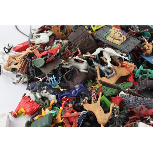 479 - Job Lot Assorted PLASTIC FIGURES Inc Solider, Cowboys, Horses Etc