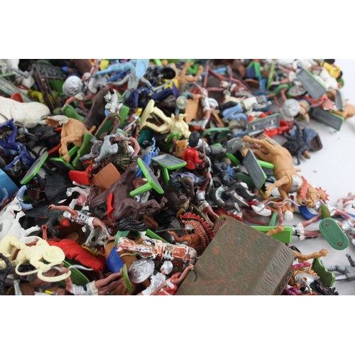 479 - Job Lot Assorted PLASTIC FIGURES Inc Solider, Cowboys, Horses Etc