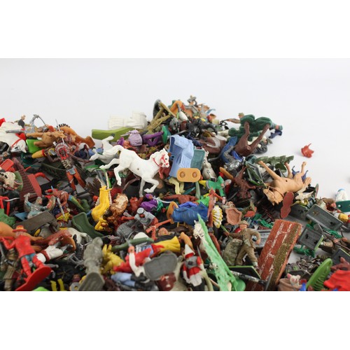 483 - Job Lot Assorted PLASTIC FIGURES Inc Solider, Cowboys, Horses Etc