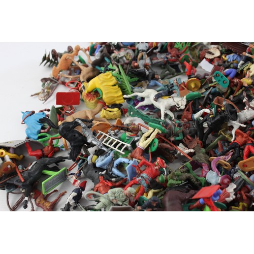 483 - Job Lot Assorted PLASTIC FIGURES Inc Solider, Cowboys, Horses Etc