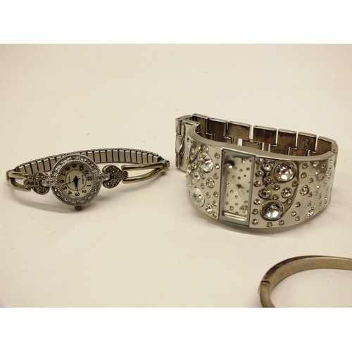 299 - 14 x LADIES QUARTZ WATCHES INCLUDING DIAMANTE