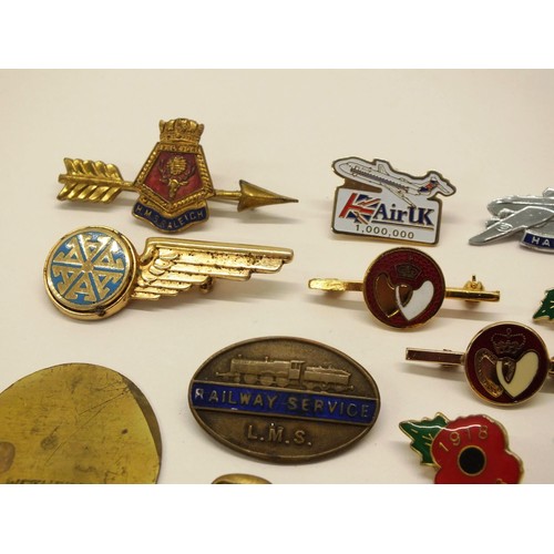 332 - VARIOUS PINS AND BADGES INCLUDING WW2 SERVICE, BRITISH AIR FORCE ETC