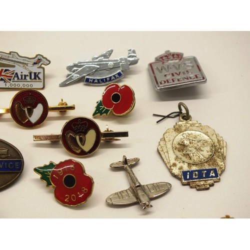 332 - VARIOUS PINS AND BADGES INCLUDING WW2 SERVICE, BRITISH AIR FORCE ETC