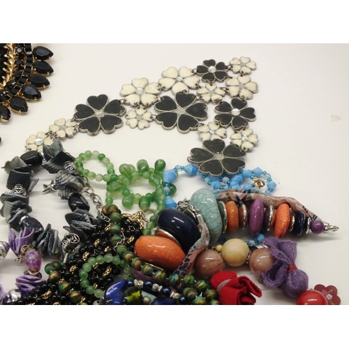 336 - 2 x BAGS FULL OF VINTAGE RETRO COSTUME JEWELLERY INCLUDNG CHUNKY, STATEMENT ETC