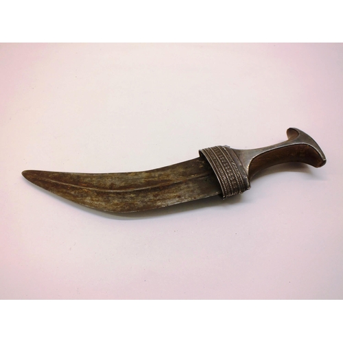 81 - ANTIQUE ARABIC OMANI KHANJAR KNIFE WITH BELT