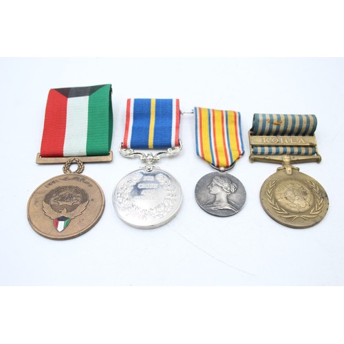 624 - 4 x Mixed Medals Inc Korea, French Fire Service, Liberation of Kuwait, Etc