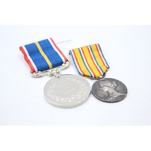 624 - 4 x Mixed Medals Inc Korea, French Fire Service, Liberation of Kuwait, Etc