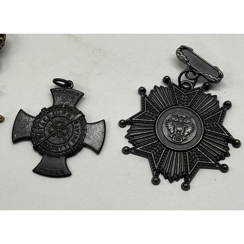 394 - 3x BADGES, CROSS & SNAKE PENDANT AND A HK-14 MULTI TOOL