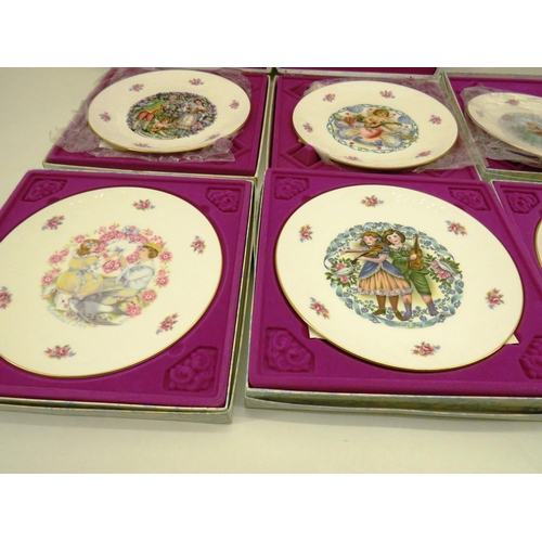 104 - 10 x ROYAL DOULTON VALENTINE PLATES 1976- 1985 BOXED