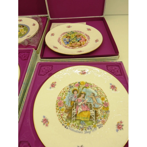 104 - 10 x ROYAL DOULTON VALENTINE PLATES 1976- 1985 BOXED