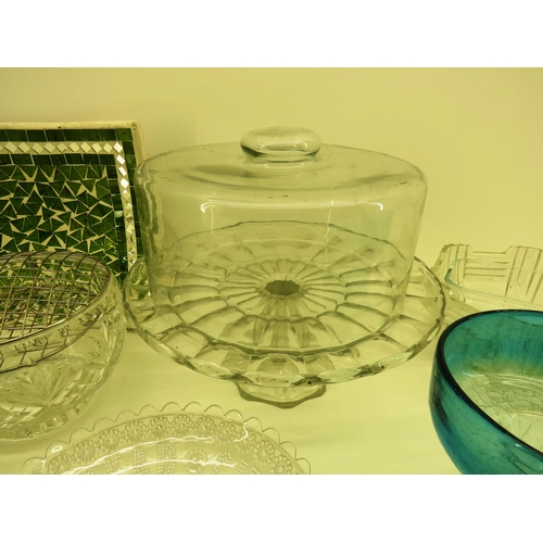 125 - DOMED GLASS CAKE STAND AND VARIOUS ITEMS OF GLASS