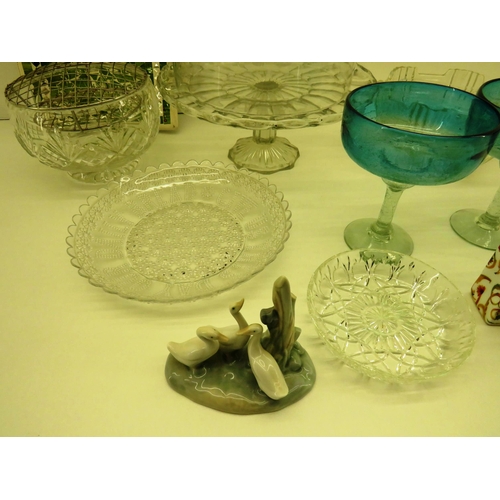 125 - DOMED GLASS CAKE STAND AND VARIOUS ITEMS OF GLASS