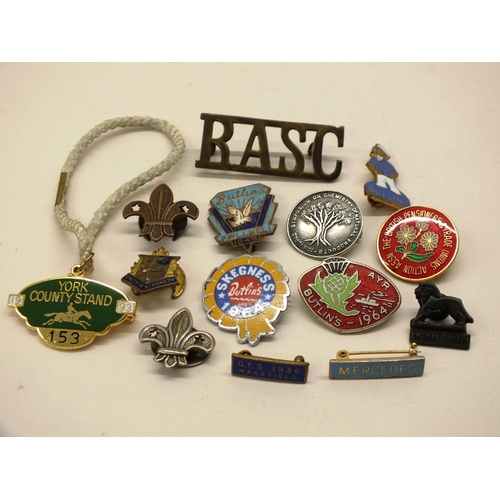 8 - 14 x OLD BADGES INCLUDING WAKEFIELD 1936, BUTLINS, MERCEDES