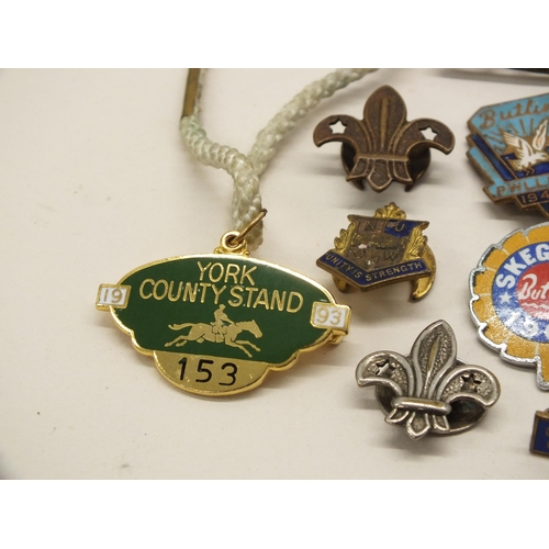 8 - 14 x OLD BADGES INCLUDING WAKEFIELD 1936, BUTLINS, MERCEDES