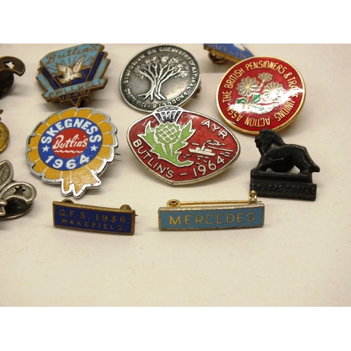 8 - 14 x OLD BADGES INCLUDING WAKEFIELD 1936, BUTLINS, MERCEDES