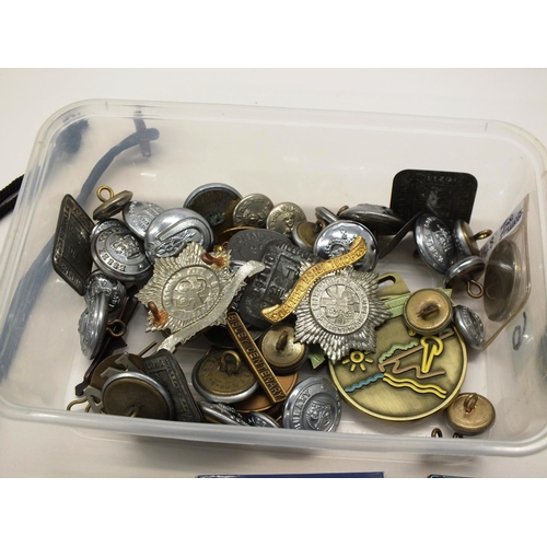 21 - TUB OF MISCELLANEOUS ITEMS INCLUDING OLD VESTA, MEDAL ETC