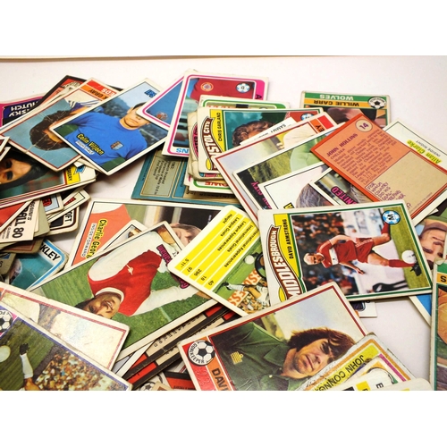 22 - COLLECTION OF OLD FOOTBALL CARDS INCLUDING 1970'S ORANGE BACKS