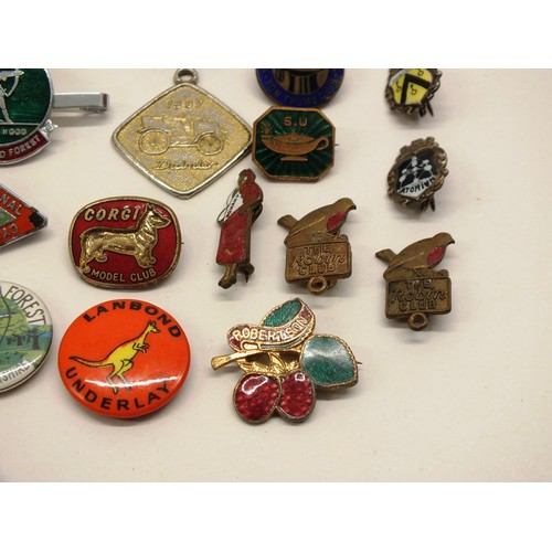 156 - 25 COLLECTABLE PIN BADGES INCLUDES CORGI, FORD ETC