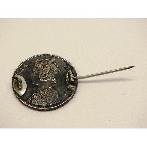 176 - 1889 INDIAN ONE RUPEE SILVER COIN MADE INTO A BROOCH