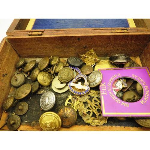 210 - TWO CARVED WOODEN WITH A SELECTION OF VINTAGE MILITARY BUTTONS, BADGES, PENKNIFE ETC