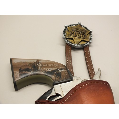 241 - WESTERN HERO JOHN WAYNE STRAIGHT SHOOTER - GUN & HOLSTER,  HANGING WALL DECORATION