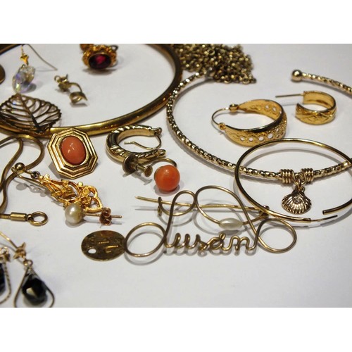 223 - ASSORTED GOLD COLOUR JEWELLERY INCLUDES BRACELETS, NECKLACES, EARRINGS ETC