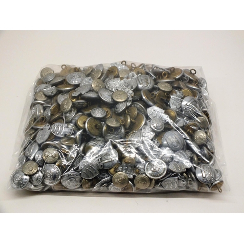 258 - BAG OF UNIFORM BUTTONS AND COLLAR BADGES, POLICE, FIRE, MILITARY ETC 2KG APPROXIMATLEY