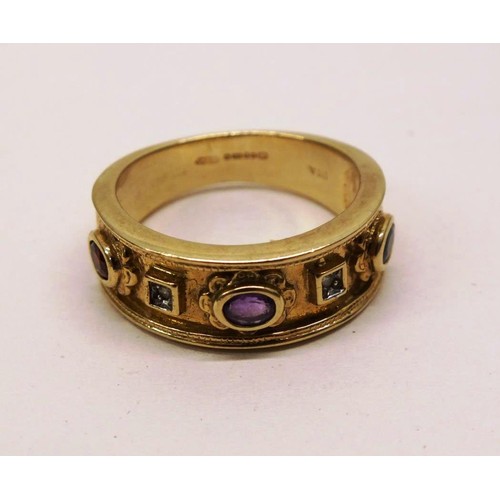 226 - 9ct GOLD RING 