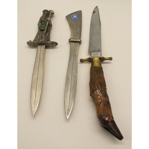 298 - COLLECTION OF POCKET KNIVES, ORNAMENTAL DAGGERS ETC INCLUDES FRANKLIN MINT, HOOF HANDLED and LAMBS F... 