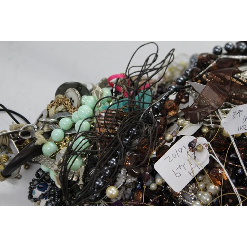 406 - 10kg UNSORTED COSTUME JEWELLERY inc. Bangles, Necklaces, Rings, Earrings.