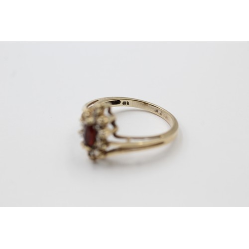 414 - 9ct gold diamond & garnet crossover ring (2.3g) SIZE M