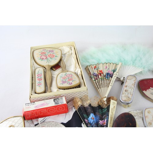 416 - 25 x Assorted Vintage LADIES VANITY Inc Hair Brushes, Feather Hand Fan Etc