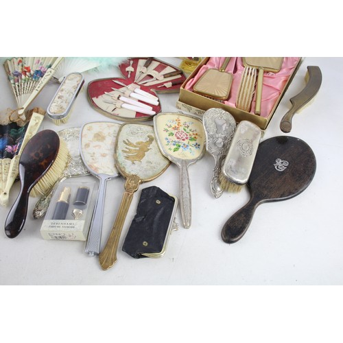 416 - 25 x Assorted Vintage LADIES VANITY Inc Hair Brushes, Feather Hand Fan Etc