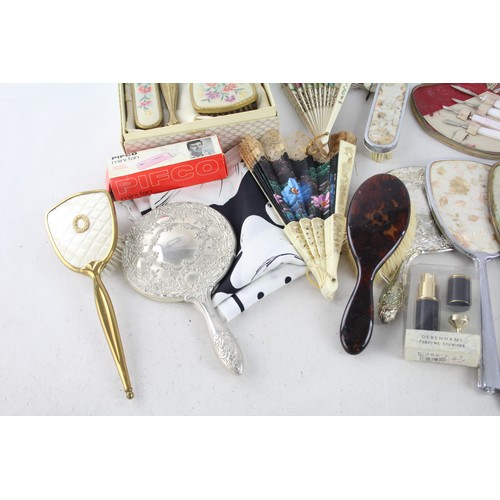 416 - 25 x Assorted Vintage LADIES VANITY Inc Hair Brushes, Feather Hand Fan Etc