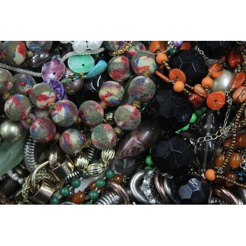 442 - 10kg UNSORTED COSTUME JEWELLERY inc. Bangles, Necklaces, Rings, Earrings.