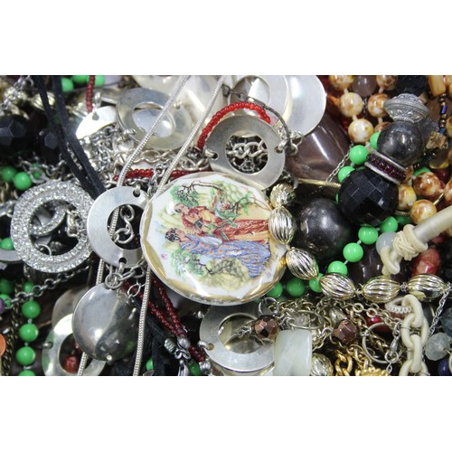 442 - 10kg UNSORTED COSTUME JEWELLERY inc. Bangles, Necklaces, Rings, Earrings.