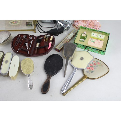 444 - 25 x Assorted Vintage LADIES VANITY Inc Ivorene Hand Fan, Manicure Sets Etc