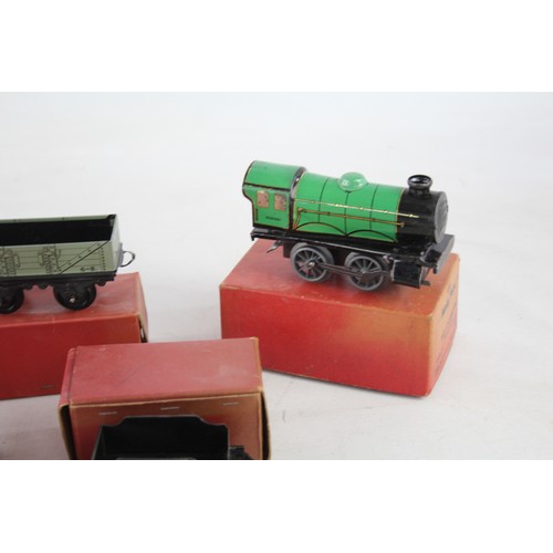 452 - 5 x Vintage O Gauge HORNBY Tinplate Clockwork Loco & Tender, Coach, Etc