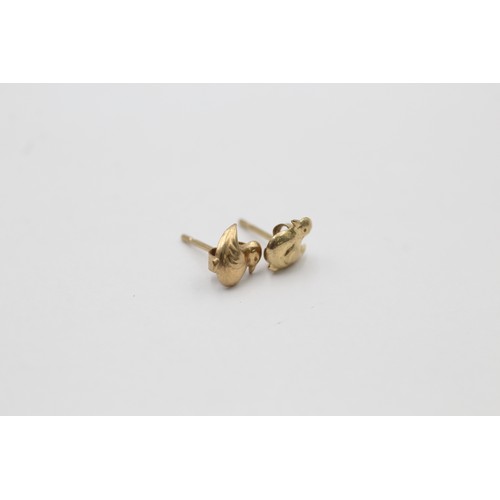 483 - 9ct gold duckling stud earrings (0.2g)