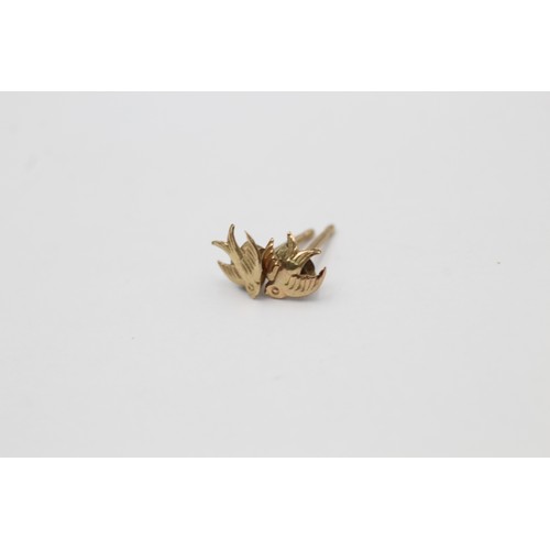 491 - 9ct gold swallow stud earrings (0.2g)