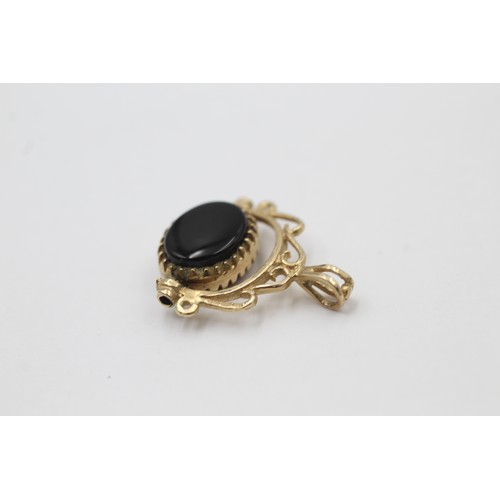 503 - 9ct gold carnelian & onyx spinner fob (1.8g)