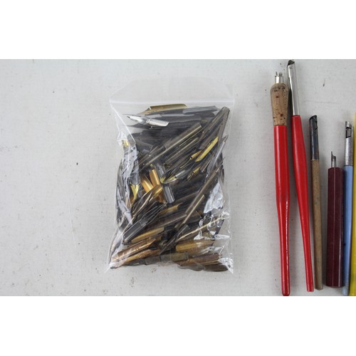 513 - 18 x Antique / Vintage DIPPING NIBS / Calligraphy Pens w/ Assorted Nibs