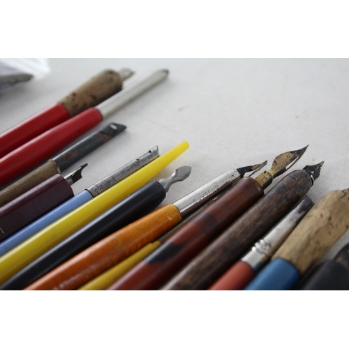 513 - 18 x Antique / Vintage DIPPING NIBS / Calligraphy Pens w/ Assorted Nibs