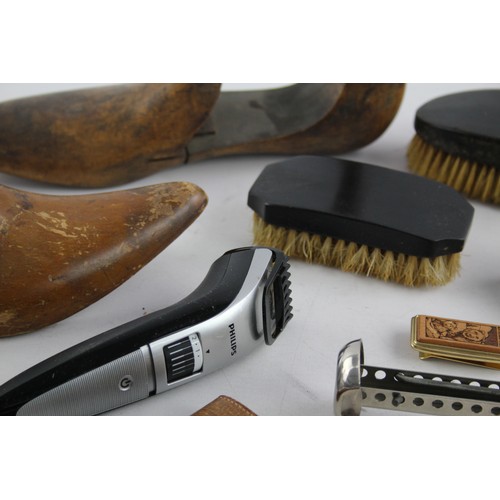 520 - 22 x Assorted Vintage GENTLEMEN'S GROOMING Items Inc Shoe Stretcher, Brush Etc