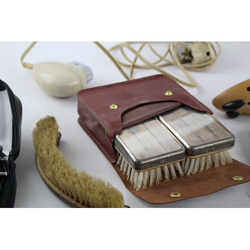 528 - Selection of vintage mens grooming items