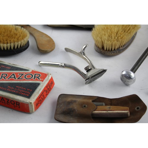 528 - Selection of vintage mens grooming items