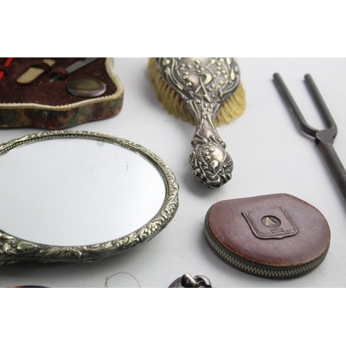 532 - 18 x Antique / Vintage LADIES VANITY Inc Belt Buckle, Gloves, Hair Brush