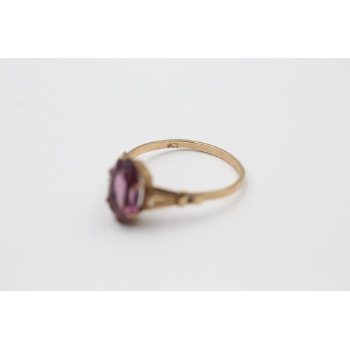 535 - 9ct gold purple paste solitaire ring (1.7g) SIZE Q