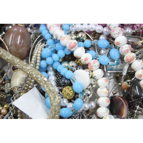 538 - 10kg UNSORTED COSTUME JEWELLERY inc. Bangles, Necklaces, Rings, Earrings.